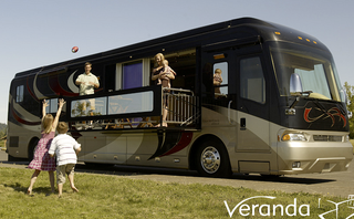 Illustration for article titled Motor Home With Motorized Balcony as American as Apple Pie